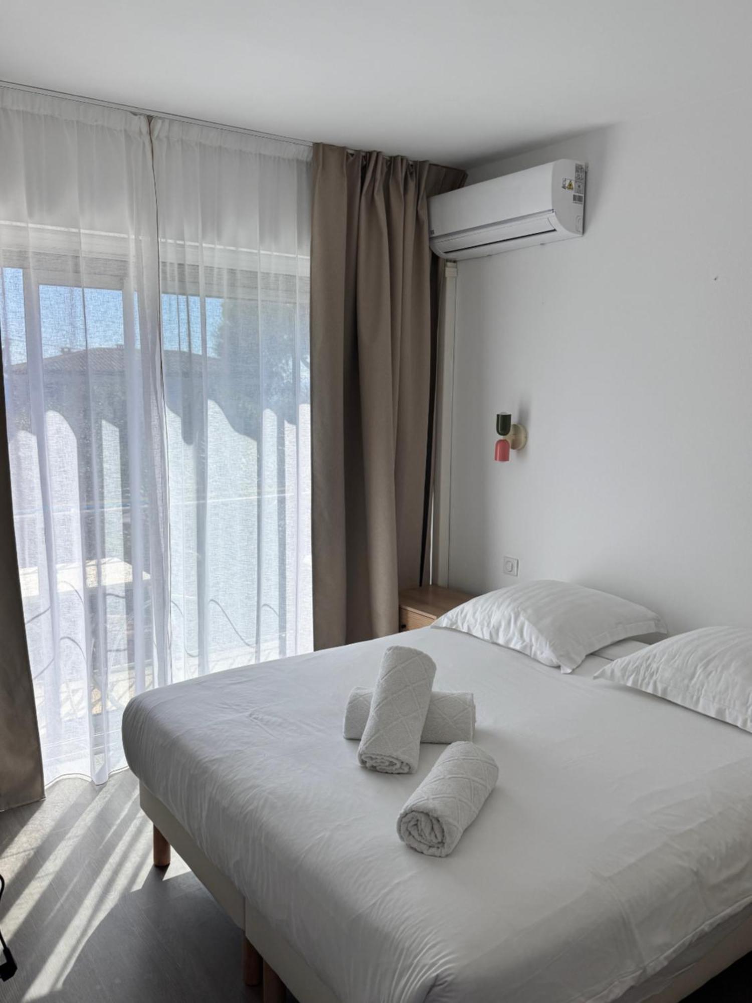 Hotel Le Golfe Bleu كافالير سور مير المظهر الخارجي الصورة