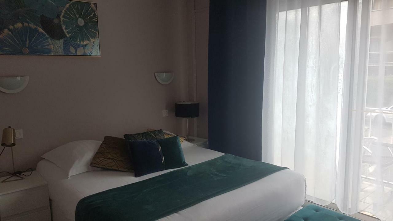 Hotel Le Golfe Bleu كافالير سور مير المظهر الخارجي الصورة